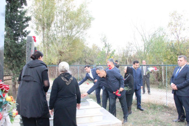 Zeyvə kəndində şəhidlərimizin  məzarları ziyarət edildi