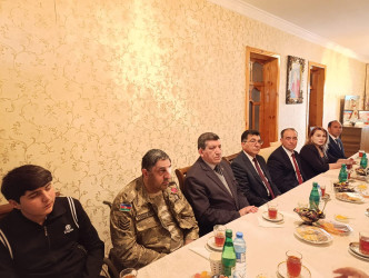 Goranboyda İcra başçısı Aprel şəhidinin ildönümündə  ailəsini ziyarət etdi