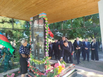 Hazırəhmədli kəndində şəhidlərimizin  məzarları ziyarət edildi