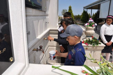 Goranboyda şəhid Vəliyev İlkin Səfail oğlunun doğum günündə məzarı ziyarət olundu, Şəhidlər Xatirə Bulağı istifadəyə verildi.
