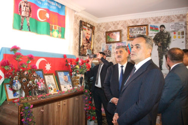 Goranboyda icra başçısı şəhid atasını evində ziyarət etdi