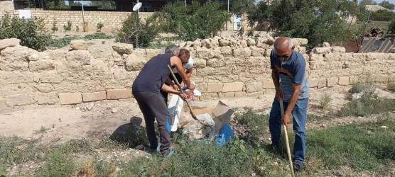 Goranboyda təmizlik həftəsi çərçivəsində rayonun bütün yaşayış məntəqələrində qəbiristanlıqlar və yol kənarları ərazilərdə təmizlik işləri aparıldı