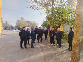 Goranboyda, qəzalı vəziyyətdə olan 5 mərtəbəli, 60 mənzilli yaşayış binasındakı mövcud vəziyyətlə bağlı  rayon İcra Hakimiyyəti Başçısı yanında Qərargah operativ işlərini davam etdirir