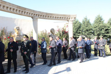 Goranboyda “8 noyabr-Zəfər Günü” ilə bağlı Ümummilli Liderimizin rayon mərkəzində ucaldılmış abidəsi və Şəhidlər Xatirə Kompleksi ziyarət olundu.