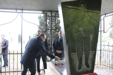 İcra başçısı Qaradağlıda şəhidlərimizin  məzarlarını ziyarət etdi