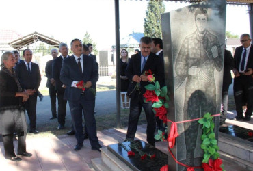 “27 sentyabr-Anım Günü”nün beşinci ildönümü ilə bağlı Xan Qərvənd Şəhidlər Xiyabanında şəhidlərimizin məzarları ziyarət olundu