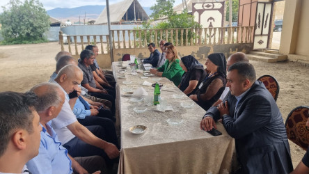 “Konstitusiya və Suverenlik İli” ilə bağlı,  Zeyvə kəndində şəhid ailələri ilə növbəti görüş keçirildi