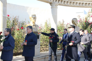 Goranboyda “8 noyabr-Zəfər Günü” ilə bağlı Ümummilli Liderimizin rayon mərkəzində ucaldılmış abidəsi və Şəhidlər Xatirə Kompleksi ziyarət olundu.