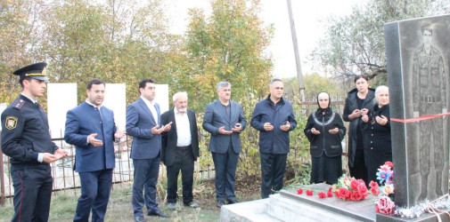 Zeyvə kəndində şəhidlərimizin  məzarları ziyarət edildi