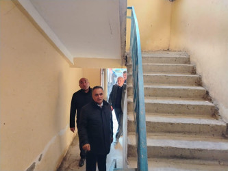 Goranboyda, qəzalı vəziyyətdə olan 5 mərtəbəli, 60 mənzilli yaşayış binasındakı mövcud vəziyyətlə bağlı  rayon İcra Hakimiyyəti Başçısı yanında Qərargah operativ işlərini davam etdirir