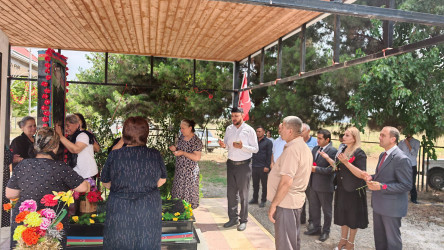 Goranboyda şəhid Həsrətov Elməddin Sərdar oğlunun anım günü ilə bağlı məzarı ziyarət olundu, əziz xatirəsi ehtiramla anıldı