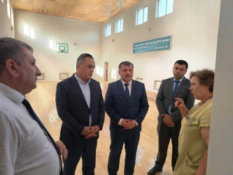 Goranboyda icra başçısı Qarqucaq kənd tam orta məktəbində aparılan cari təmir işləri ilə yerində tanış oldu