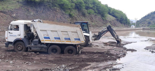 Goranboyda intensiv yağıntılar və sel sularının  ziyan vurduğu  Yuxarı Ballıqaya su mənbəyində təmizlik və bərpa işləri aparılır.