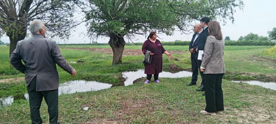 Yolpaq kəndində vətəndaşın torpaq sahəsi su ilə təmin olundu