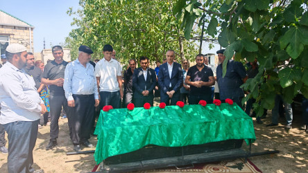 Zeyvə kəndində şəhid atasının dəfn mərasimi keçirildi