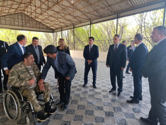 Goranboyda İcra başçısı Aprel şəhidinin ildönümündə  ailəsini ziyarət etdi