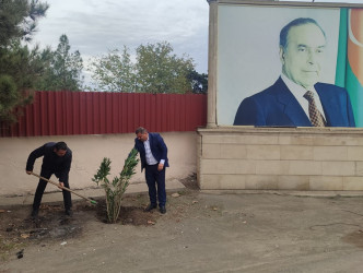 "Yaşıl dünya naminə həmrəylik ili" çərçivəsində  Qızılhacılı qəsəbəsində həyata keçirilən ağacəkmə aksiyasında qəsəbə sakinləri fəal iştirak etdilər.