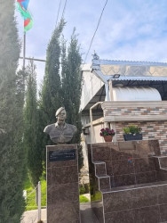 Goranboyda İcra başçısı Aprel şəhidinin ildönümündə  ailəsini ziyarət etdi