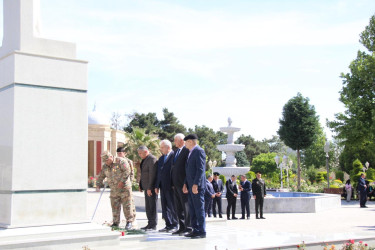Goranboyda Ümummilli Lideri Heydər Əliyevin anadan olmasının 102-ci ildönümü ilə bağlı, abidəsi ziyarət edildi