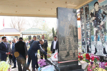 Veyisli kəndində şəhidlərimizin  məzarları ziyarət edildi