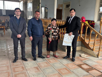 Goranboyda "8 Mart-Beynəlxalq Qadınlar Günü" münasibətilə Goranboy RİH-nin məsul əməkdaşları tərəfindən şəhid ailələrinin  xanımları evlərində ziyarət olundu, onlara  hədiyyələr təqdim edildi.