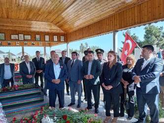 Borsunlu kəndindən Vətən Müharibəsi şəhidimiz Qurbanov Cahangir Məhəmməd oğlunun ildönümündə məzarı ziyarət olundu.