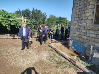 Goranboyda icra başçısı  selin fəsad  törətdiyi Azad kəndində oldu, vətəndaşlarla görüşdü, mövcud problemlərlə yerində maraqlandı.