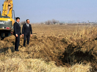 Yeni yol kəndində  şəhid atasının rayon İcra Hakimiyyətinə  müraciəti əsasında, beton kanalın və sel ötürücü arxın təmizlənməsi işləri aparılır