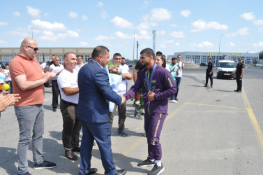 Paris Yay Olimpiya Oyunlarında bürünc medal  qazanan Həsrət Cəfərov Goranboyda  izdihamla qarşılandı.