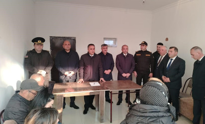 Goranboyda, qəzalı vəziyyətdə olan 5 mərtəbəli, 60 mənzilli yaşayış binasındakı mövcud vəziyyətlə bağlı  rayon İcra Hakimiyyəti Başçısı yanında Qərargah operativ işlərini davam etdirir