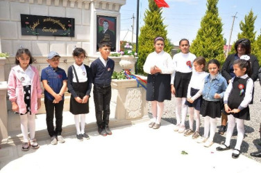 Goranboyda şəhid Vəliyev İlkin Səfail oğlunun doğum günündə məzarı ziyarət olundu, Şəhidlər Xatirə Bulağı istifadəyə verildi.