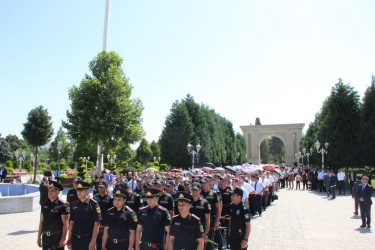 Goranboylular, 15 iyun-Milli Qurtuluş Günu ilə bağlı, Ümummilli Liderimiz Heydər Əliyevin rayon mərkəzində ucaldılmış abidəsini və Heydər Əliyev Mərkəzini ziyarət etdilər.