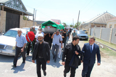 Qızılhacıllı qəsəbəsində şəhid atasının dəfn mərasimi keçirildi
