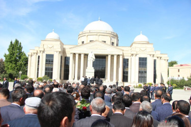 Goranboyda Ümummilli Lideri Heydər Əliyevin anadan olmasının 102-ci ildönümü ilə bağlı, abidəsi ziyarət edildi