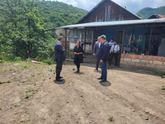 İcra Başçısı Buzluq kəndindən Vətən Müharibəsi şəhidi Vüsal Nağıyevin anasını evində ziyarət etdi.