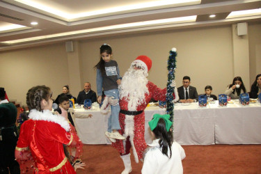Goranboyda 31 dekabr-Dünya Azərbaycanlılarının Həmrəylik Günü və Yeni ilin gəlişi ilə bağlı, şəhidlərimizin azyaşlı övladları ilə görüş keçirildi