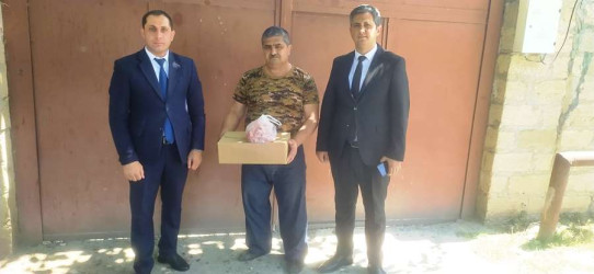 Goranboyda Qurban bayramı münasibətilə şəhid, qazi və aztəminatlı ailələr ziyarət olundu, bayram sovqatları verildi