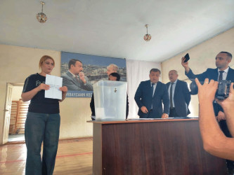Goranboyda yeni inşa edilmiş çoxmənzilli yaşayış binasının mənzillərinin püşkatma yolu ilə bölgüsü aparıldı