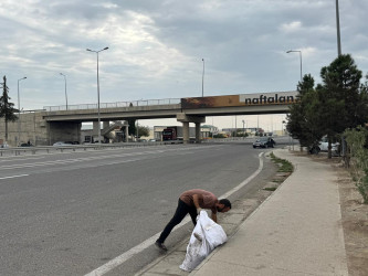 Goranboyda yol kənarında ağaclar suvarıldı, məişət tullantıları təmizləndi
