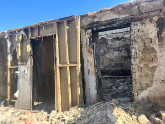 Goranboy rayon İcra Hakimiyyəti fərdi yaşayış evi yanmış vətəndaşa baş çəkdi.
