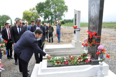 Goranboyda Milli Qəhraman Fikrət Hacıyevin anım günündə məzarı ziyarət edildi.