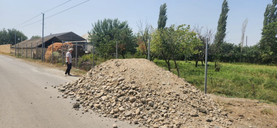 Şəhid ailəsinin yaşadığı küçəyə çınqıl-daş verildi
