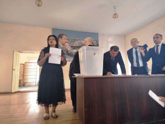 Goranboyda yeni inşa edilmiş çoxmənzilli yaşayış binasının mənzillərinin püşkatma yolu ilə bölgüsü aparıldı