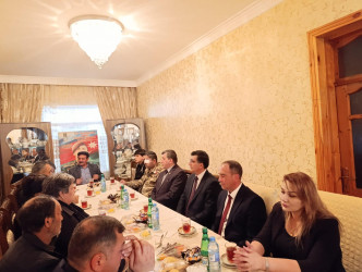 Goranboyda İcra başçısı Aprel şəhidinin ildönümündə  ailəsini ziyarət etdi