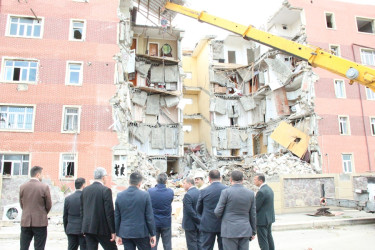 Goranboyda icra başçısı qəzalı vəziyyətdə olan binaların söküntü işlərinə yerində baxış keçirdi