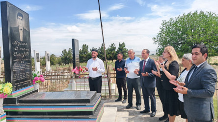 Goranboyda şəhid Həsrətov Elməddin Sərdar oğlunun anım günü ilə bağlı məzarı ziyarət olundu, əziz xatirəsi ehtiramla anıldı