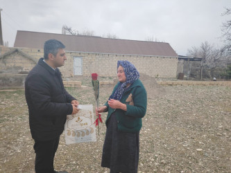 Goranboyda "8 Mart-Beynəlxalq Qadınlar Günü" münasibətilə Goranboy RİH-nin məsul əməkdaşları tərəfindən şəhid ailələrinin  xanımları evlərində ziyarət olundu, onlara  hədiyyələr təqdim edildi.
