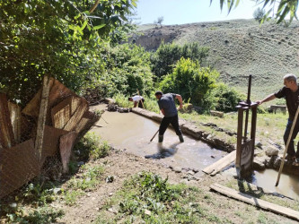 Şəfəq kəndində  su arxaları lil və kollardan təmizlənmiş,  su təminatında mövcud  problem aradan qaldırılmışdır.