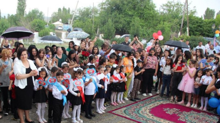 Goranboyda İcra Başçısı şəhid övladının son zəng tədbirində iştirak etdi.