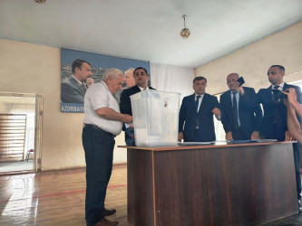 Goranboyda yeni inşa edilmiş çoxmənzilli yaşayış binasının mənzillərinin püşkatma yolu ilə bölgüsü aparıldı